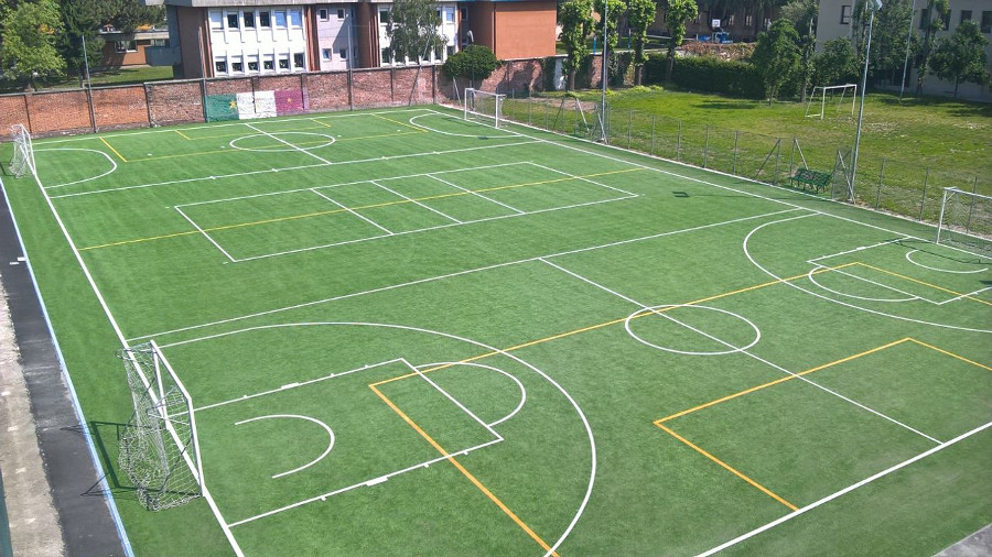 Campo sintetico all'Oratorio di San Pietro all'Olmo