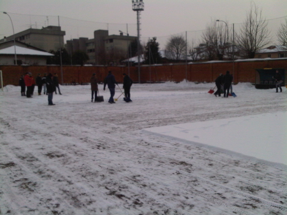 Pulitura del campo dopo la grande nevicata del 2012